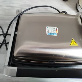 Aşırı Isınan Tost Makinesi Ve Tamir Sonrası Eksik Parça Dönüşü
