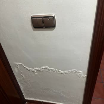 Sevilla'da Yoğun Rutubet Kokusu Ve Otel Değişikliği İhmal Edildi