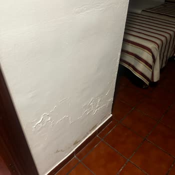Sevilla'da Yoğun Rutubet Kokusu Ve Otel Değişikliği İhmal Edildi