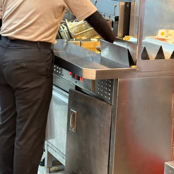 Burger King Kepez Şubesinde Hijyen Krizi Ve R****’nın Saygısız Davranışı