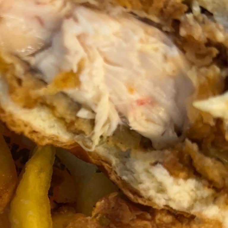 Cajun Corner Şubesinde Pişmemiş Tavuk Servisi Ve Sağlık Riski
