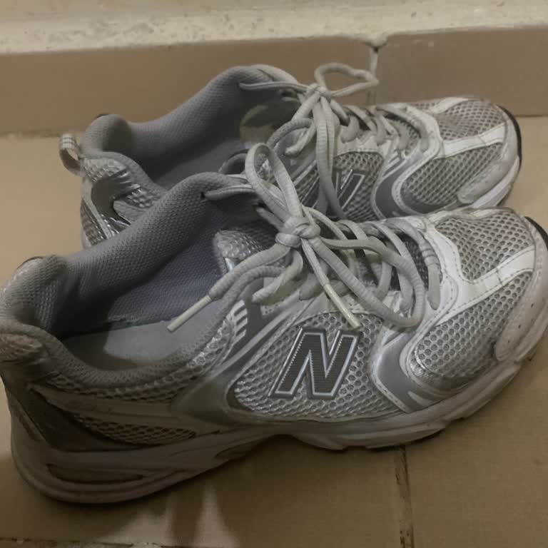 Sneaks Up Mağazasında New Balance 530 Ayakkabının Üç Ay İçinde Yırtılması Ve Yazısız Red
