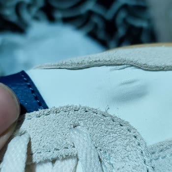 Adidas Ayakkabının Dikiş Yerlerinden Açılma Oldu