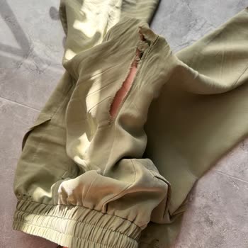 Kumaş Kalitesi Çok Kötü, Formanın Hızlı Yırtılması