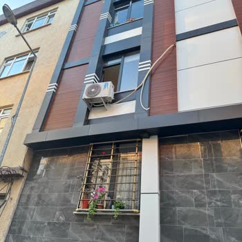 Beko Klima Montajı Sonrası Hasarlı Dış Ünite Ve Tamir Edilmemiş İşçilik