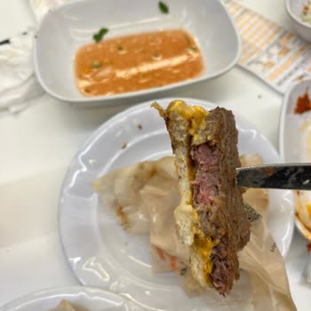 Köfteci Yusuf Şubelerinde Çiğ Hamburger Ve Hijyen Sorunları