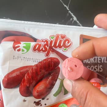 Sosis İçinde Şaşırtıcı Ve Sağlığı Tehdit Eden Madde