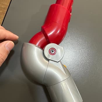 Yeni Alınan Dyson V12'de Kırık Koltuk Altı Aparatı Ve Çözüm Beklentisi