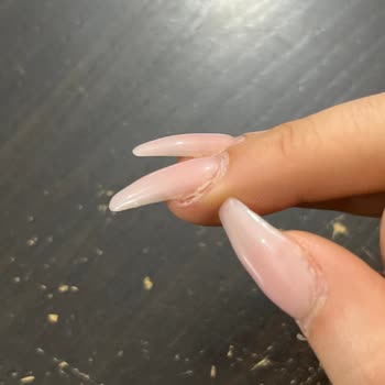 By Selin Beauty Salonunda Hijyen Ve İşçilik Sorunları Nedeniyle Protez Tırnaklar Kısa Sürede Bozuldu