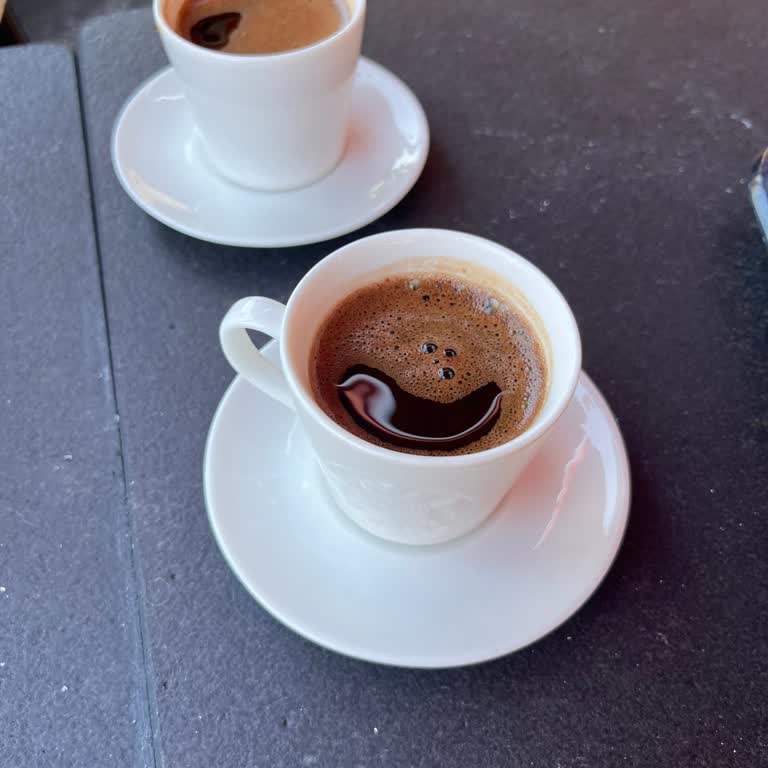 Samsun Bulvar AVM Starbucks’ta Yarım Kafede Köpüksüz Servis Ve İlgisiz Çalışan