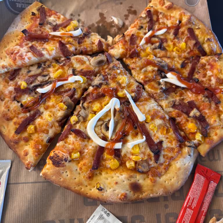Sucuksuz Ve Delik Dolu Pizza Üzerine Şikayet