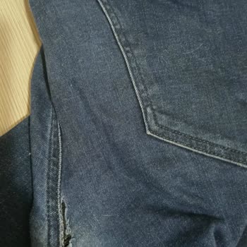 Mavi Kot Pantolonda Ağ Bölümünde Sürekli Yırtılma