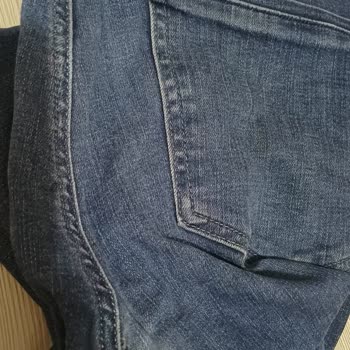 Mavi Kot Pantolonda Ağ Bölümünde Sürekli Yırtılma