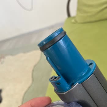 Philips 8000 Serisi Dik Süpürgede Beklenmedik Çentik Kırılması Ve Garanti Talebi