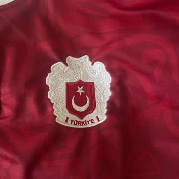 Gönderilen Formanın Kalitesiz Ve Videodakinden Farklı Olması Nedeniyle 950 TL İade Talebi