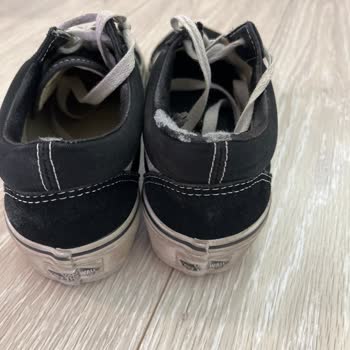 Vans Ayakkabısında Kısa Sürede Tek Ayakta Soyulma Ve Üretim Hatası İddiası