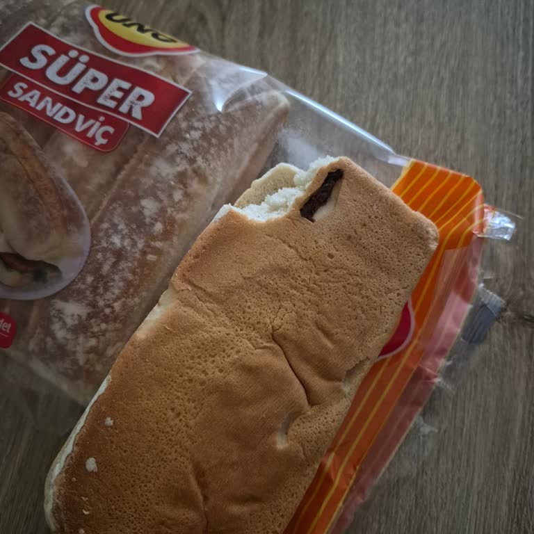 UNO Sandviç Ekmeğinde Siyah Madde Ve Yetersiz Çözüm