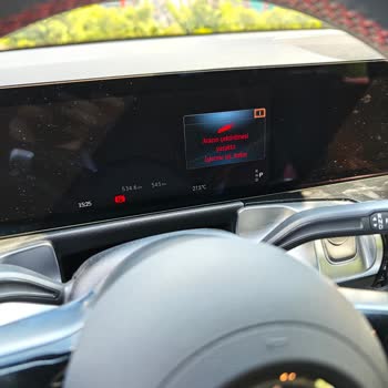 Şarj Hatası Nedeniyle Yeni Mercedes EQB Yolda Bırakıldı