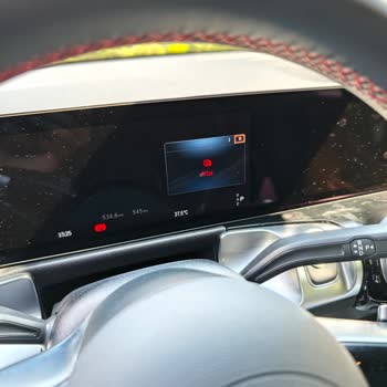 Şarj Hatası Nedeniyle Yeni Mercedes EQB Yolda Bırakıldı