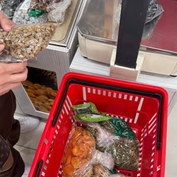 Kuruyemiş Tadına Bakma İsteğine Yasak Getiren Çalışanın Tutumu