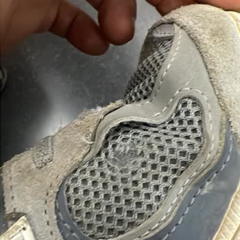 New Balance Çocuk Ayakkabısında 15 Günlük Kullanım Sonrası Dikiş Ve File Hasarı