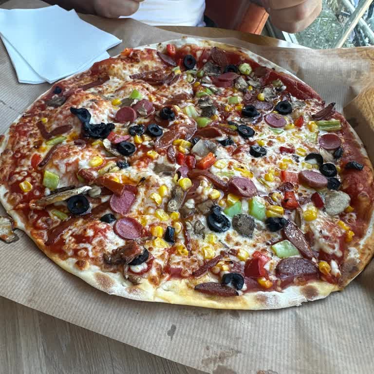 Sbarro Viaport Şubesinde 300 TL'lik Bol Malzemeli Pizza 606 TL Ödendi Ve Malzeme Eksikliği