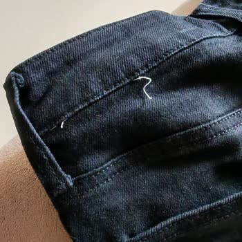 Mavi Pantolonun Rengi Çabuk Soldu Ve İplikleri Atıyor, Değişim Talebi Reddedildi