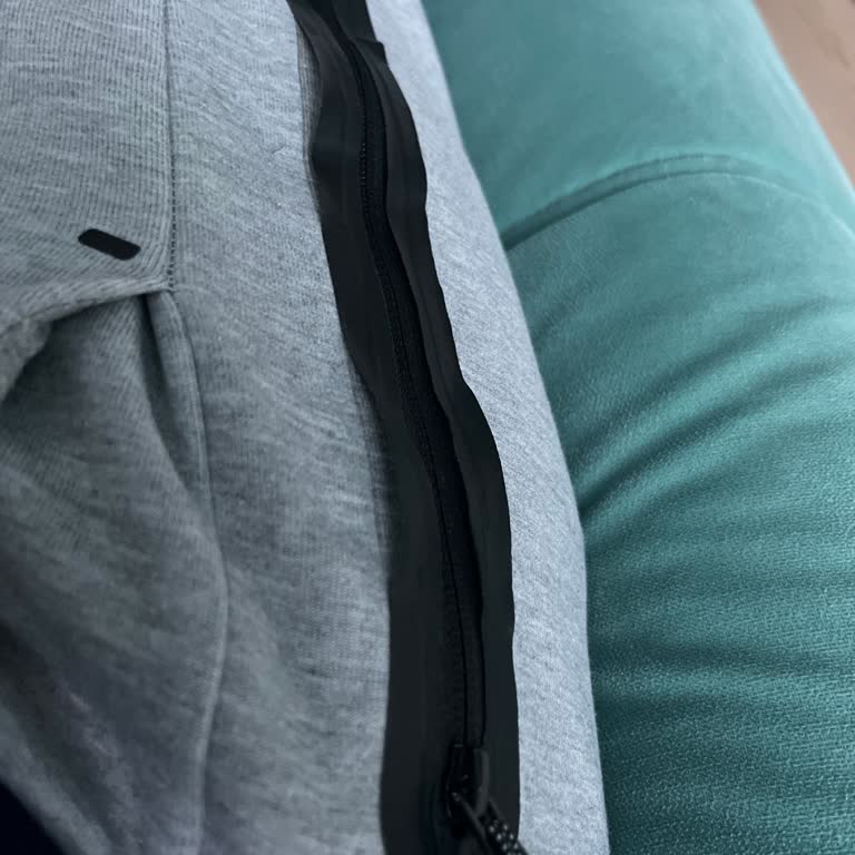Tech Fleece Eşofman Altında Açıklık Ve Şerit Sökülmesi