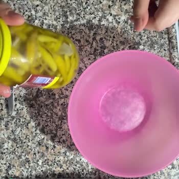 Bizim Vatan Konserve Acı Biberinin İçinden Yarabandı Çıktı