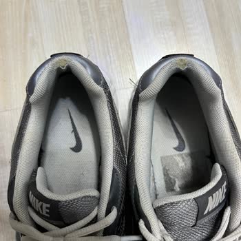 Nike Sneaker İç Astarı Yırtıldı, Üretim Hatası Olarak Değerlendirilip Değişim Talebi