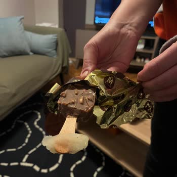 Migros Mağazasından Aldığım Magnum Dondurmalar Erimiş Ve Tekrar Dondurulmuş
