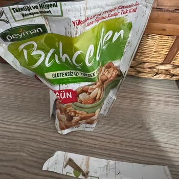 Glutensiz Yüksek Lif Ürününde Karton Parça Ve Bozulmuş Dutlar
