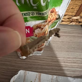 Glutensiz Yüksek Lif Ürününde Karton Parça Ve Bozulmuş Dutlar