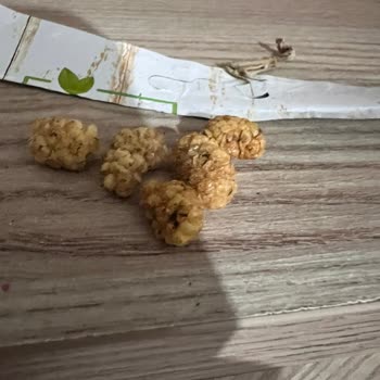 Glutensiz Yüksek Lif Ürününde Karton Parça Ve Bozulmuş Dutlar