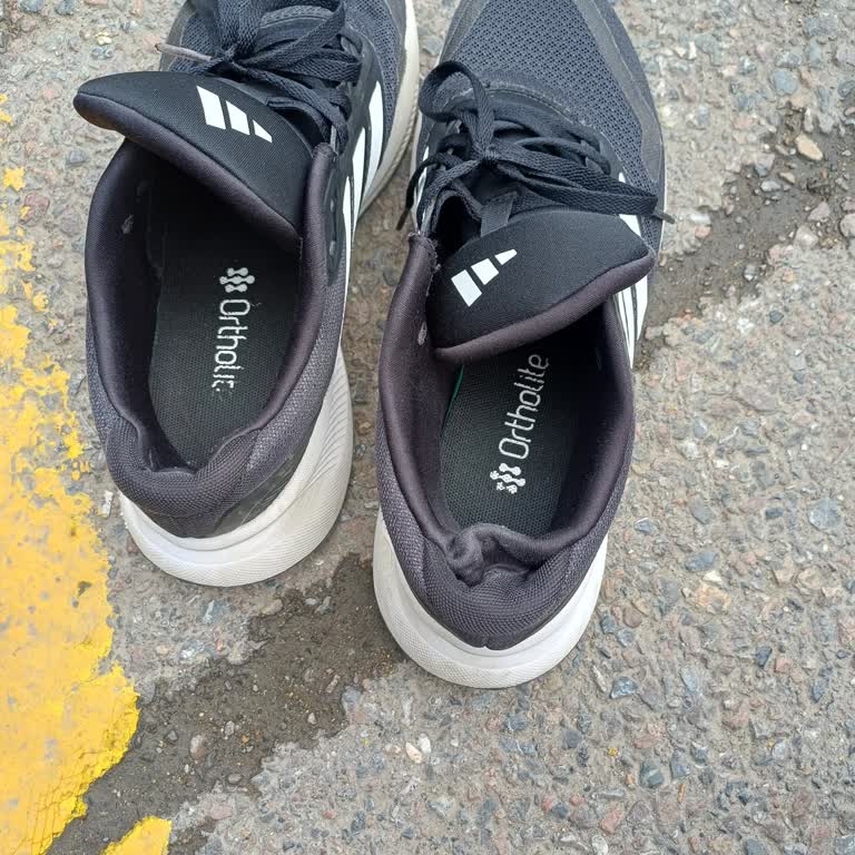 Adidas Runfalcon Ayakkabısındaki Dikiş Hatası İçin Değişim Talebi