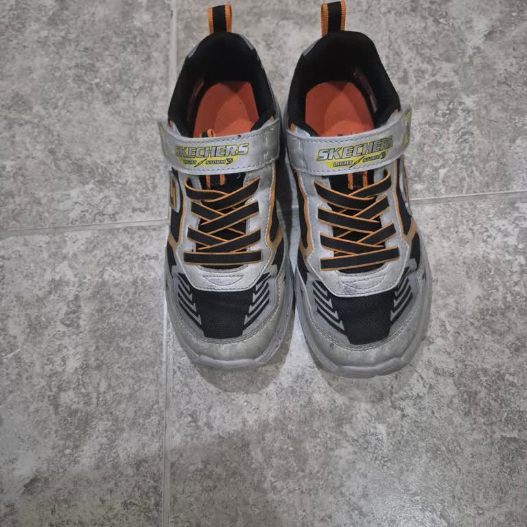 Skechers Çocuk Ayakkabısının Işıkları Kısa Sürede Söndü, Mağaza Sorun Görmüyor