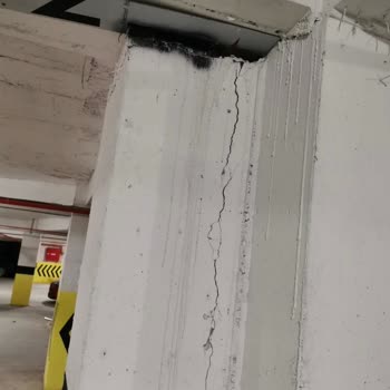 Bina Çatlakları Ve Kanalizasyon Karışması Sağlık Krizine Yol Açıyor