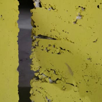 Bina Çatlakları Ve Kanalizasyon Karışması Sağlık Krizine Yol Açıyor