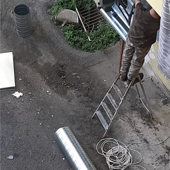 Kaçak Bacalı Hayalet Restaurant Mahallenin Hava Kalitesini Bozuyor