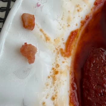 Maret'ten Sert Kemik Parçaları İçeren Sucukta Sağlık Riski Ve Kalite Sorunu