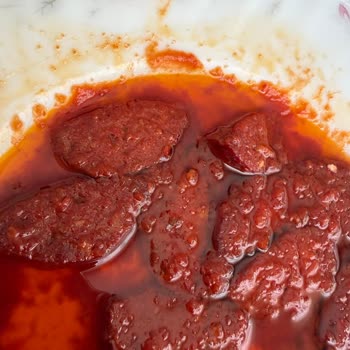Maret'ten Sert Kemik Parçaları İçeren Sucukta Sağlık Riski Ve Kalite Sorunu