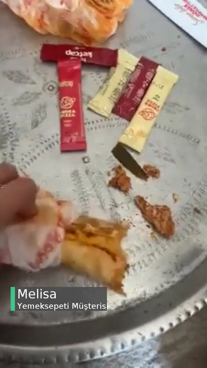Yemeksepeti Kupkuru Kıkırdaklı Döner Göndermişler videonun kapak resmi