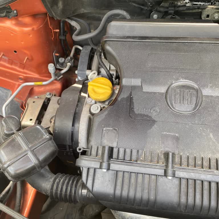 Servis Hatası: Kaput Altına Yağ Dökülmesi Ve Temizlenmemesi