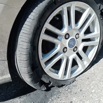 Hepsiburada'dan Alınan Continental Lastiğin Patlaması Güvenliği Tehlikeye Attı