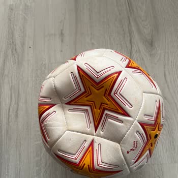 Kalitesiz Dikişli Galatasaray Lisanslı Futbol Topu Hava Kaçırıyor Ve İade Talebi