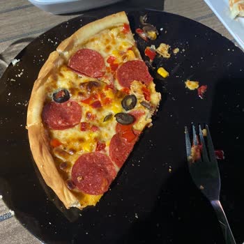 Hazır Pizza Sert, Kaşarlı Tost Erimiyor, Fiyatlar Çok Yüksek
