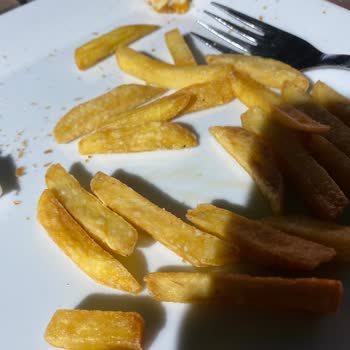 Hazır Pizza Sert, Kaşarlı Tost Erimiyor, Fiyatlar Çok Yüksek
