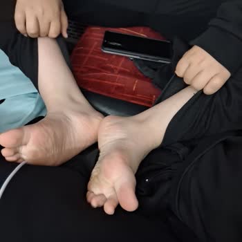 Muavinin Çocuğun Ayaklarını Kirli Sanması Ve Aileyi Mahcup Etmesi