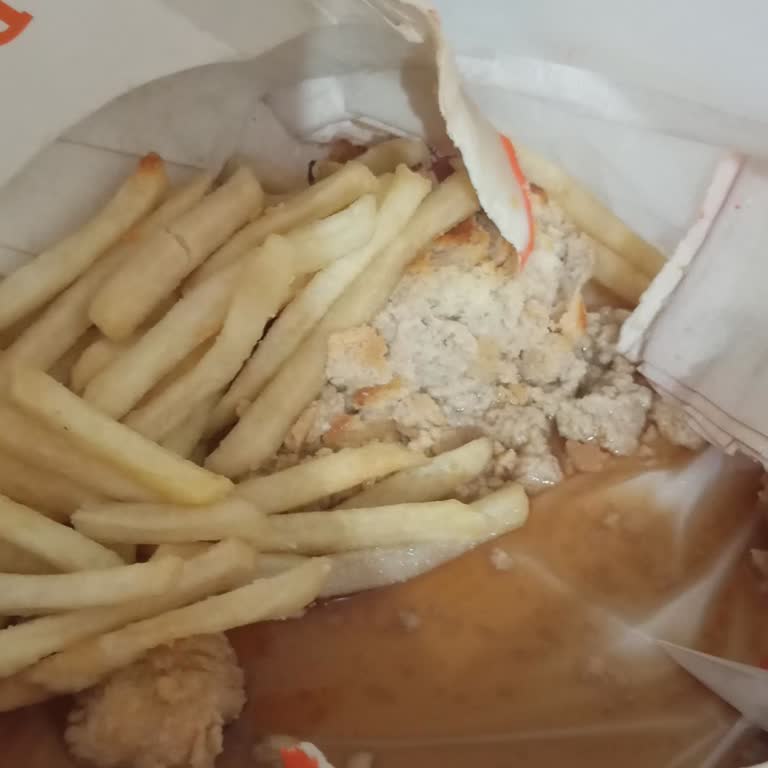 Popeyes Paket Serviste İçecek Açık Bırakıldı, Ürünler Kola İçinde Kaldı Ve Tüketilemez Hale Geldi
