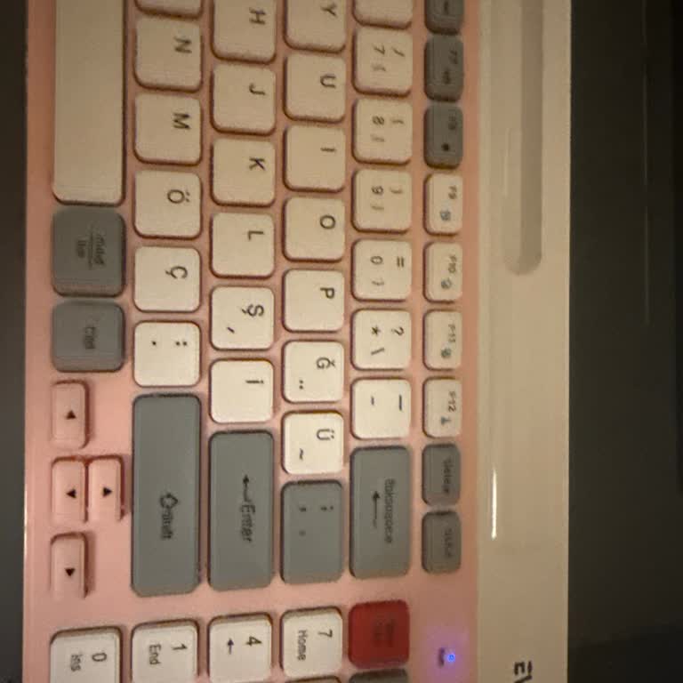 Everest KB-88 Ruby Kablosuz Klavye Caps Lock Ve Num Lock İşıkları Yanıp Sönüyor